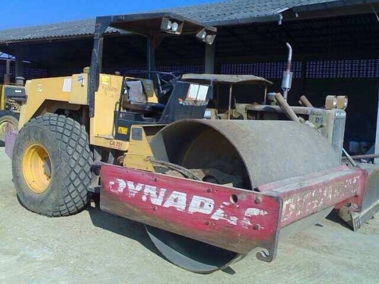 ขายด่วน !!! รถบดสั่นสะเทือนขนาด 10 ตัน 2เพลา(ขับ4ล้อ) 2ตุ้ม(มีลูกเรียบ และลูกหนาม) พร้อมใช้งาน