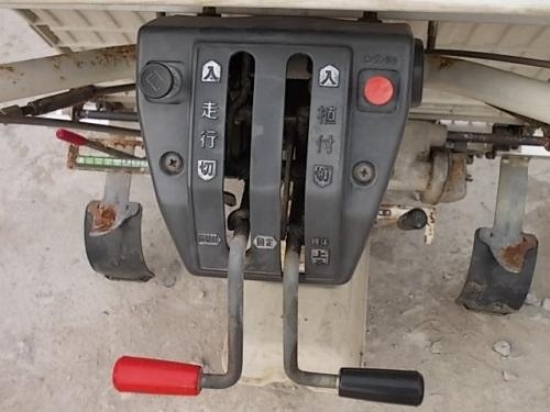 รหัสสินค้า :12000783  รถปลูกข้าวดำนา MITSUBISHI ใช้เครื่องยนต์ G270L ขนาด 2.7 แรงสภาพสวยพร้อมใช้งาน