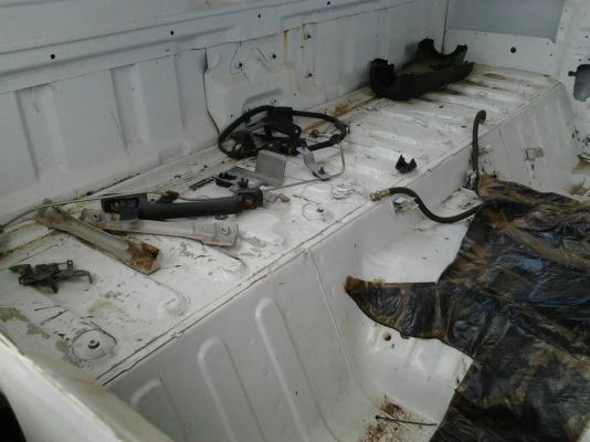 ISUZU DECA FXZ 270 ต้องการขายด่วน หัวเก๋งพร้อมอุปกรณ์ภายในเก๋งสวยครบพร้อม เรือนไมล์อยู่ครบทุกชิ้น กระจกครบทุกบาน พร้อมติดตั้งพร้อมใช้งาน ราคาต่อรองได้นะครับ