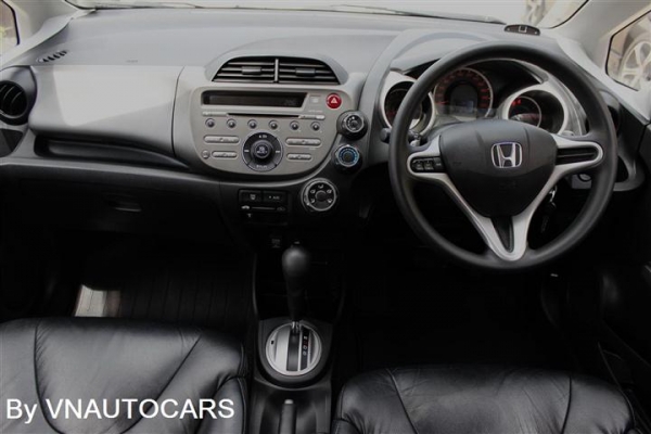 ฟรีดาวน์!!2009HONDA JAZZ 1.5iVTEC SV(AS)ตัวท๊อป มือแรก พร้อมประกันชั้น1 ใบเปลี่ยนถ่ายน้ำมันเครื่อง