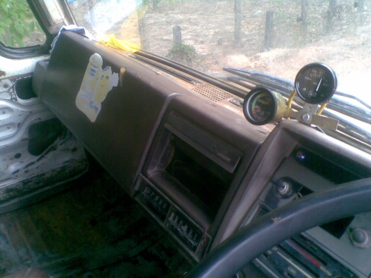 ขาย  F 18  พวงมลันเพาเวาร์  แผงลอนผนัส