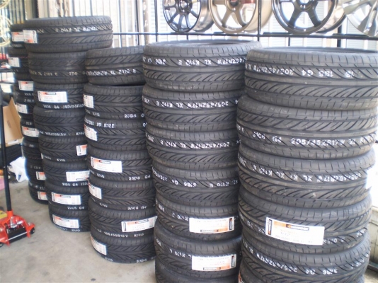 Hankook V12 195 55 15 ปี13 (9000 ชุด) Hankook V12 195 55 15 ปี13 (9000 ชุด)