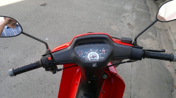 Honda wave 100 ปี47 ไมล์ลาย 15000 บาท