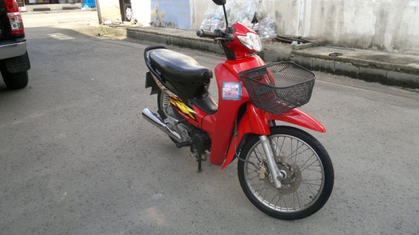 Honda wave 100 ปี47 ไมล์ลาย 15000 บาท
