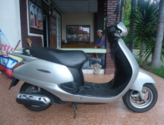 +++ขาย Honda Lead100 สภาพเดิมไม่แตกไม่หัก เครื่องแน่น พร้อมใช้++