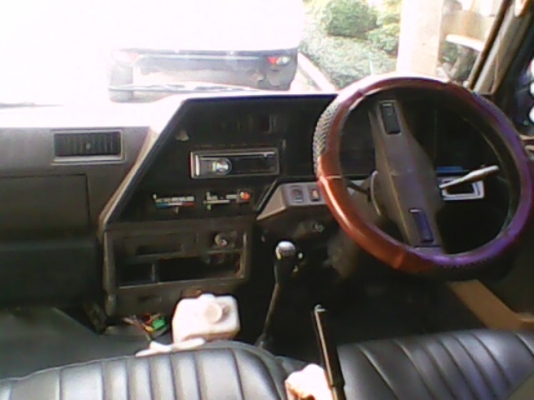 รถตู้ NISSAN URVAN รถตู้ NISSAN URVAN