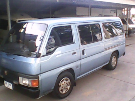 รถตู้ NISSAN URVAN