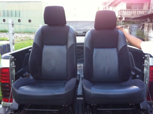 เบาะหนังเเท้ YARIS ป้ายเเดงด้ายขาว ปีกข้างหนังกลับ ครับสวยมากครับ