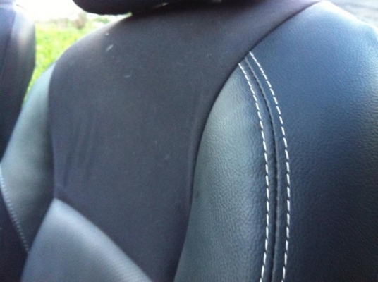 เบาะหนังเเท้ YARIS ป้ายเเดงด้ายขาว ปีกข้างหนังกลับ ครับสวยมากครับ