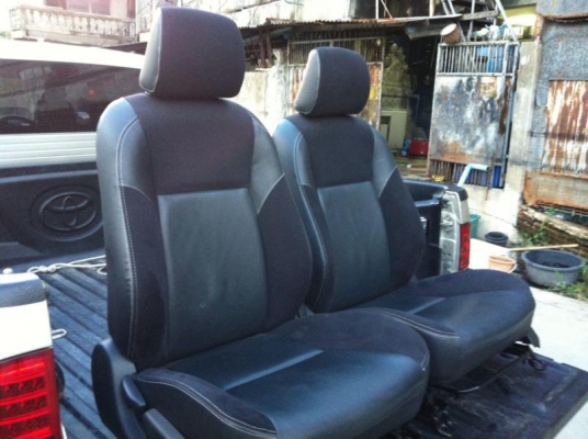 เบาะหนังเเท้ YARIS ป้ายเเดงด้ายขาว ปีกข้างหนังกลับ ครับสวยมากครับ