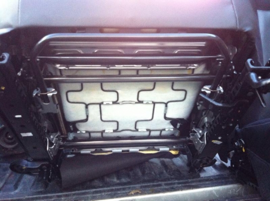 เบาะหนังเเท้ YARIS ป้ายเเดงด้ายขาว ปีกข้างหนังกลับ ครับสวยมากครับ