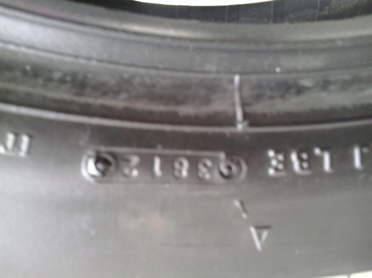 ขายยาง2เส้น ราคาถูก สภาพใหม่มาก สนใจติต่อ 0815534200 บังแบน