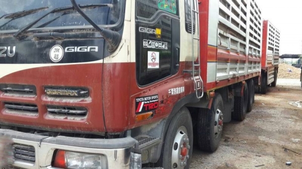 รถอิซูซุ 12 ล้อ จีก้า รั้ว เพลาเดียว 360 แรงม้า ปี 54    ( ขายแม่ลูก )  สนใจติดต่อ 081 - 6079515
