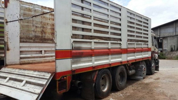 รถอิซูซุ 12 ล้อ จีก้า รั้ว เพลาเดียว 360 แรงม้า ปี 54    ( ขายแม่ลูก )  สนใจติดต่อ 081 - 6079515