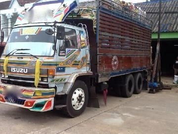 รถอิซูซุ 10 ล้อ รั้ว FVM  เปลื่ยนเครื่อง 230 แรงม้า  สนใจติดต่อ 081 - 6079515