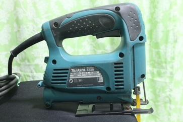 เลื่อยจิ๊กซอร์ยี่ห้อ makita รุ่น4329 สภาพพร้อมใช้งานปรับความเร็วรอบได้ครับ