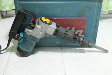 เครื่องสกัดคอนกรีต(สกัดไฟฟ้า) 900 วัตต์ Makita รุ่น HM0810T สภาพพร้อมใช้งานครับ เครื่องสกัดคอนกรีต(สกัดไฟฟ้า) 900 วัตต์ Makita รุ่น HM0810T สภาพพร้อมใช้งานครับ