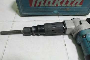 เครื่องสกัดคอนกรีต(สกัดไฟฟ้า) 900 วัตต์ Makita รุ่น HM0810T สภาพพร้อมใช้งานครับ เครื่องสกัดคอนกรีต(สกัดไฟฟ้า) 900 วัตต์ Makita รุ่น HM0810T สภาพพร้อมใช้งานครับ