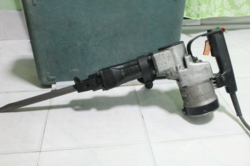 เครื่องสกัดคอนกรีตยี่ห้อ makitaรุ่นHM1201 สภาพดีพร้อมใช้งานครับ