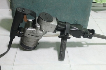 เครื่องสกัดคอนกรีตยี่ห้อ makitaรุ่นHM1201 สภาพดีพร้อมใช้งานครับ