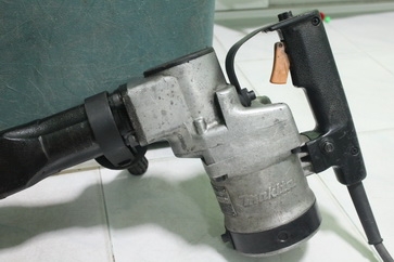 เครื่องสกัดคอนกรีตยี่ห้อ makitaรุ่นHM1201 สภาพดีพร้อมใช้งานครับ