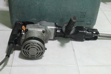 เครื่องสกัดคอนกรีตยี่ห้อ makitaรุ่นHM1201 สภาพดีพร้อมใช้งานครับ