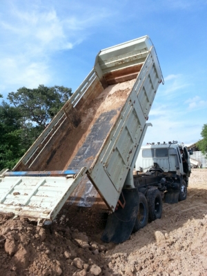 ขายรถบรรทุกสิบล้อดั๊มพ์ Hino 3M ไฟฟ้า ด.เสรี (พ่วง 18 ล้อ) ลูก 2 คาน สภาพพร้อมใช้