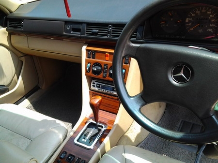 E220 สภาพสวย พร้อมใช้ เคื่อง2jwti ต่อรองได้ครับ