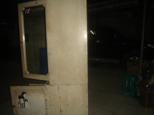 ***ลดให้ถูกใจท่าน***ตู้เก่าโบราณ   น่าเก็บสะสม  ไม้สักสภาพดี