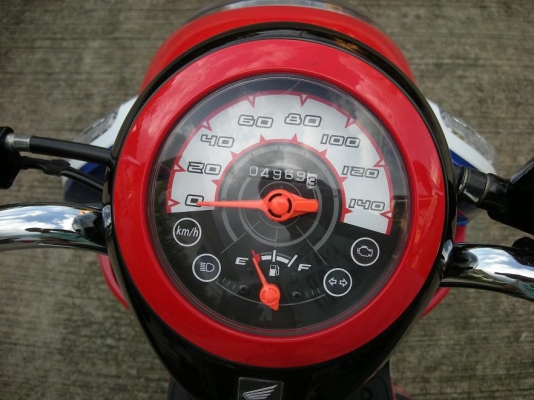 Scoopy i ปี 2012 สีน้ำเงินแดงขาว โฉมใหม่ เดิมๆ