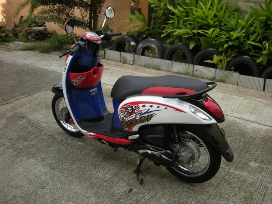 Scoopy i ปี 2012 สีน้ำเงินแดงขาว โฉมใหม่ เดิมๆ