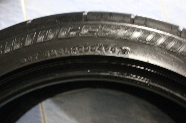 ขายยางBridgeStone RE01R 235-45-17  1คู่ ดอกเต็มๆ ถูกๆ