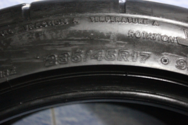 ขายยางBridgeStone RE01R 235-45-17  1คู่ ดอกเต็มๆ ถูกๆ