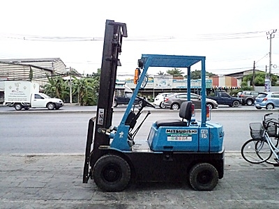 ( www.รถยกสินค้า.com ) ขายถูกรถยกขนาด 500กิโล-4 ตัน นำเข้าจากญี่ปุ่นเอง มีหลายแบบหลายขนาดให้เลือก (มีรถยก50 คัน) ตรวจเช็คเรียบร้อยแล้ว  ใช้งานได้ทันที