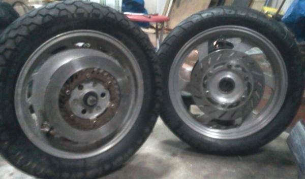 ขายล้อแม้กhonda2ล้อ3500บาท