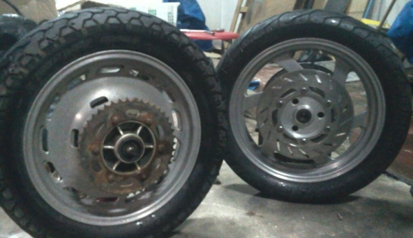 ขายล้อแม้กhonda2ล้อ3500บาท