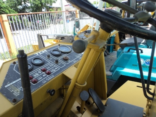 ละอองดาวแทรคเตอร์ ขายรถตักล้อยาง TCM 820 เก่านอก สภาพพร้อมใช้ราคาถูก