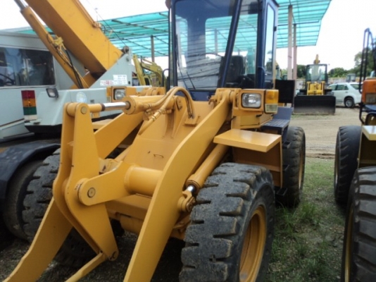 ละอองดาวแทรคเตอร์ ขายรถตักล้อยาง KOMATSU WA150-1เก่านอก สภาพพร้อมใช้ราคาถูก