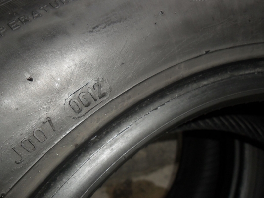 ยาง 185/65R14 สวยๆ 4 เส้น ราคา 1300 บาท