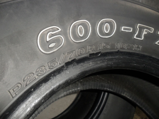 ยาง TOYO 235/70R15 ปี09 สวยๆ 4 เส้น ราคา 2600 บาท