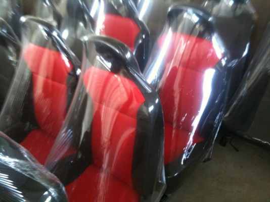 เบาะเดิม DMAX หุ้มหนัง แดงดำ ใหม่ครับ