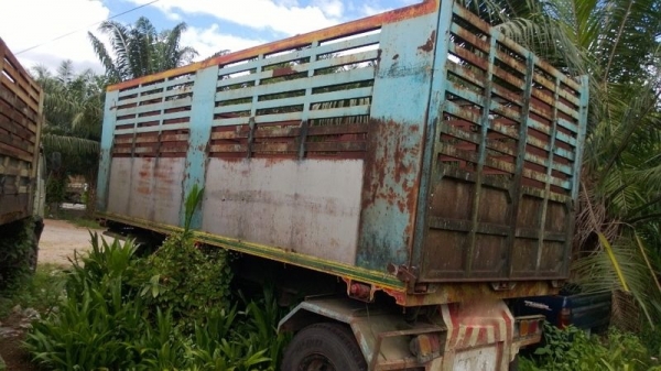 รถอิซูซุ 10 ล้อดั้ม เปลื่ยนเครื่อง 230 แรงม้า ( ขายแม่ลูก ) สนใจติดต่อ 081 - 6079515 รถอิซูซุ 10 ล้อดั้ม เปลื่ยนเครื่อง 230 แรงม้า ( ขายแม่ลูก ) สนใจติดต่อ 081 - 6079515