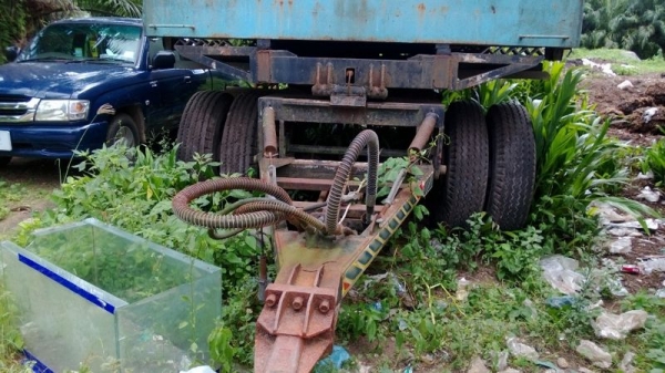 รถอิซูซุ 10 ล้อดั้ม เปลื่ยนเครื่อง 230 แรงม้า ( ขายแม่ลูก ) สนใจติดต่อ 081 - 6079515 รถอิซูซุ 10 ล้อดั้ม เปลื่ยนเครื่อง 230 แรงม้า ( ขายแม่ลูก ) สนใจติดต่อ 081 - 6079515