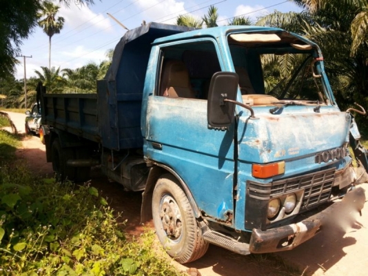 รถโตโยต้า 6 ล้อดั้ม เปลื่ยนเครื่อง 115 แรงม้า  สนใจติดต่อ 081 - 6079515