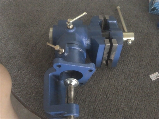 ปากากาจับยึดชิ้นงานของ USA .ปากหมุนได้สองด้านขนาด3 นิ้วแข็งแรงหมุนได้ทุกจุดปรับเปลี่ยนองศาง่าย