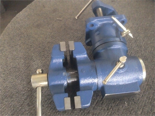 ปากากาจับยึดชิ้นงานของ USA .ปากหมุนได้สองด้านขนาด3 นิ้วแข็งแรงหมุนได้ทุกจุดปรับเปลี่ยนองศาง่าย