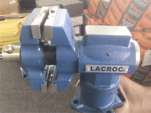 ปากากาจับยึดชิ้นงานของ USA .ปากหมุนได้สองด้านขนาด3 นิ้วแข็งแรงหมุนได้ทุกจุดปรับเปลี่ยนองศาง่าย