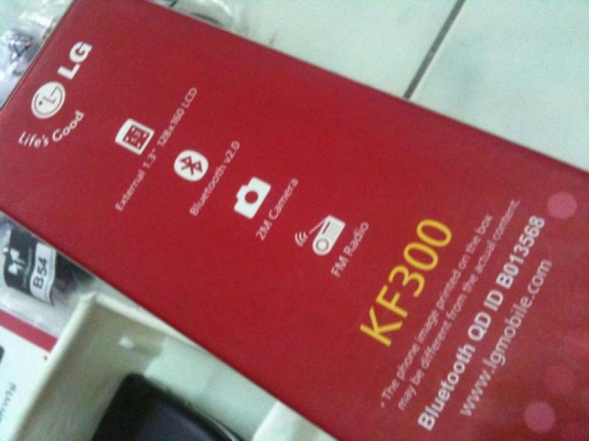 ขายมือถือใหม่ ใหม่พร้อมกล่องเครื่องครับLG K300 อุปกรณ์แท้ทั้งหมดครับ แถมบูลทูธ