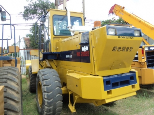 ละอองดาวแทรคเตอร์ ขายรถตักล้อยาง KOMATSU WA200-1เก่านอก สภาพพร้อมใช้ราคาถูก