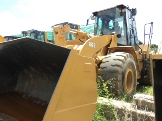 ละอองดาวแทรคเตอร์ ขายรถตักล้อยาง CAT 962 G เก่านอก สภาพพร้อมใช้ราคาถูก